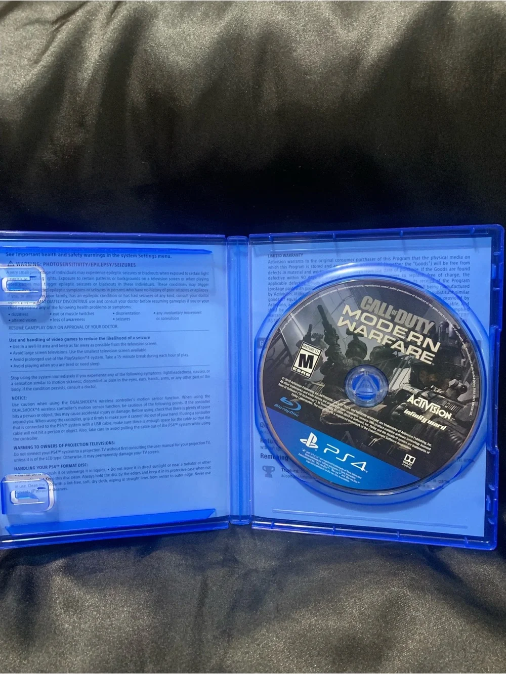 CALL OF DUTY Modern Warfare PS4 Video Game Rated M EUC